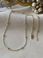 Luseera Pozłacany naszyjnik z elementami ozdobnymi - dł. 45 cm rozmiar: onesize. Żółte naszyjniki damskie Luseera, pozłacane. Za 43.99 zł.