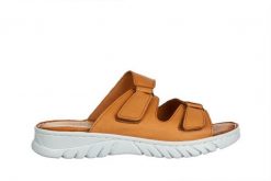 Klapki Bayla-161 016 3003 Coconut 161660, Brązowy, Skóra naturalna - 39. Brązowe klapki damskie Bayla, bez wzorów, z materiału, bez obcasa, na płaskiej podeszwie, bez zapięcia. W wyprzedaży za 179.10 zł.