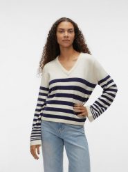 Vero Moda Sweter "Hurricane" w kolorze biało-czarnym rozmiar: S. Białe swetry klasyczne damskie Vero Moda, s, bez kołnierzyka. Za 52.92 zł.