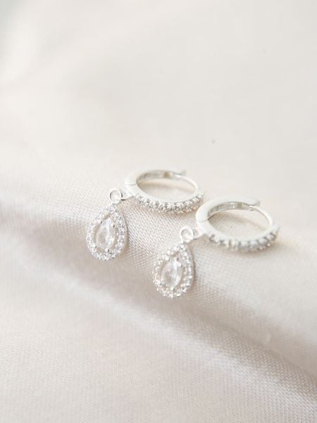 Lodie Silver Srebrne kolczyki-kreole z cyrkoniami rozmiar: onesize. Szare kolczyki damskie Lodie Silver, z cyrkonią, srebrne. Za 83.45 zł.