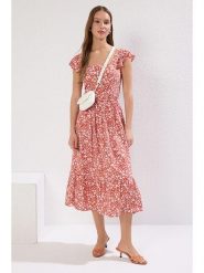 Trendyol Sukienka w kolorze czerwono-białym rozmiar: 40. Czerwone sukienki damskie Trendyol, bez wzorów, z wiskozy, bez ramiączek. Za 73.99 zł.