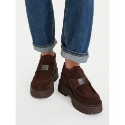 Botki G-Star. Brązowe botki damskie G-Star, retro, bez obcasa, na płaskiej podeszwie, bez zapięcia. Za 429.99 zł.