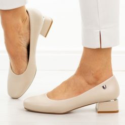 Cieliste czółenka damskie na obcasie Sergio Leone Pb417. Czółenka damskie Sergio Leone, bez wzorów, ze skóry, bez obcasa, na obcasie. W wyprzedaży za 148.72 zł.