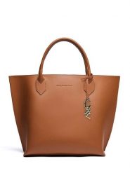 CXL by Christian Lacroix Skórzana torebka "George V" w kolorze jasnobrązowym - 15 x 11 x 45 cm rozmiar: onesize. Brązowe torebki klasyczne damskie CXL by Christian Lacroix, z materiału, przez ramię, bez dodatków. Za 462.29 zł.