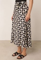 Czarna Rozkloszowana Spódnica w Retro Wzór z Dużą Zawartością Wiskozy Sepho. Czarne spódnice damskie Born2be, l, bez wzorów, z wiskozy, eleganckie, midi. Za 99.99 zł.