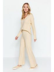 Trendyol 2-częściowy zestaw w kolorze kremowym rozmiar: M. Brązowe swetry klasyczne damskie Trendyol, m, prążkowane, bez kołnierzyka. Za 95.99 zł.