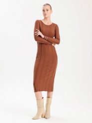 BGN Sukienka dzianinowa w kolorze brązowym rozmiar: 34. Brązowe sukienki damskie BGN, bez wzorów, z dzianiny, bez ramiączek. Za 56.99 zł.