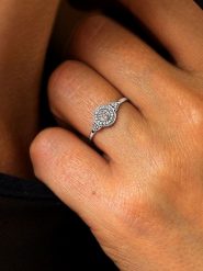 DIA DIAMONDS Srebrny pierścionek z diamentami rozmiar: 58. Szare pierścionki damskie DIA DIAMONDS, z diamentem, srebrne. Za 275.40 zł.