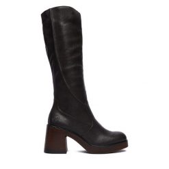 Kozaki Rieker. Brązowe kozaki damskie Rieker, bez obcasa, na słupku, bez zapięcia. Za 429.99 zł.