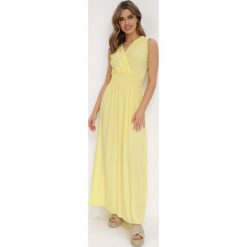Żółta Sukienka Clymiolea. Żółte sukienki damskie Born2be, bez wzorów, z tkaniny, eleganckie, bez ramiączek. Za 99.99 zł.