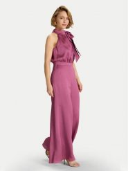 Swing Kombinezon 3AH01600 Różowy Regular Fit. Czerwone sukienki damskie Swing, bez wzorów, z syntetyku, bez ramiączek. Za 829.99 zł.