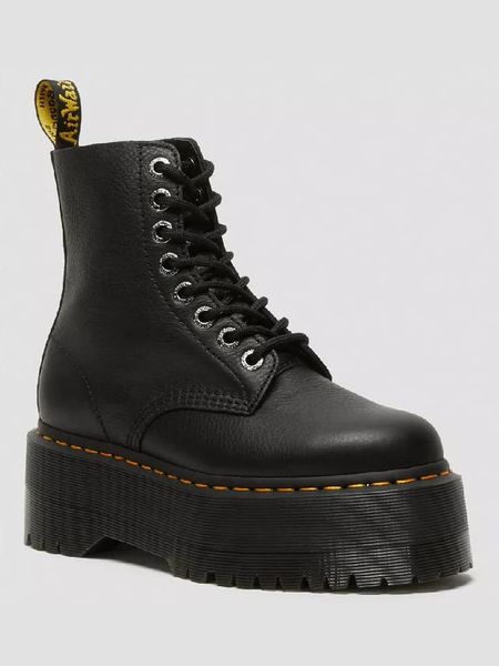 Dr. Martens Skórzane botki w kolorze czarnym rozmiar: 40. Czarne botki damskie Dr Martens, eleganckie, bez obcasa, na platformie, bez zapięcia. Za 1,027.88 zł.