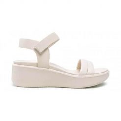 Buty do chodzenia damskie Ecco Flowt. Brązowe obuwie trekkingowe damskie ECCO, z jeansu, bez zapięcia. Za 462.00 zł.