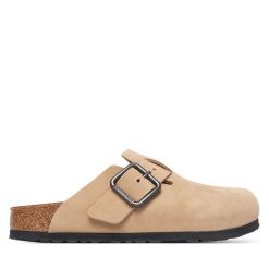 Klapki Birkenstock. Brązowe klapki damskie Birkenstock, bez wzorów, bez obcasa, bez zapięcia. Za 779.99 zł.
