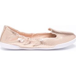 Butterfly Twists - Baleriny. Szare balerinki damskie Butterfly Twists, z gumy. W wyprzedaży za 89.90 zł.