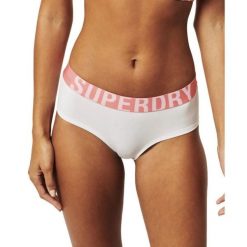 Majtki damskie Superdry Large Logo Hipster figi. Białe figi Superdry, bez wzorów, z bawełny. W wyprzedaży za 49.00 zł.