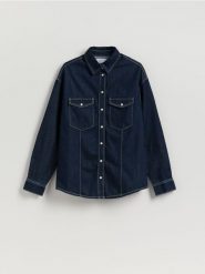 Jeansowa koszula oversize - granatowy. Niebieskie koszule damskie Reserved, l, bez wzorów, z denimu, bez kołnierzyka, bez ramiączek. W wyprzedaży za 79.99 zł.