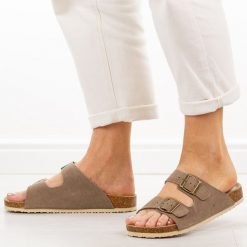 J. Brązowe skórzane klapki damskie Vinceza 101330. Brązowe klapki damskie VINCEZA, bez wzorów, z jeansu, bez obcasa, bez zapięcia. Za 149.00 zł.