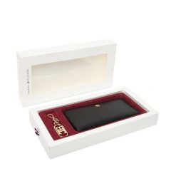 Zestaw portfel i brelok Tommy Hilfiger. Czarne portfele damskie Tommy Hilfiger, bez wzorów. Za 369.99 zł.