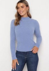 Niebieski Wełniany Sweter Prążkowany z Długim Włosiem Aryndra. Niebieskie swetry klasyczne damskie Born2be, z dzianiny, bez kołnierzyka. Za 44.99 zł.