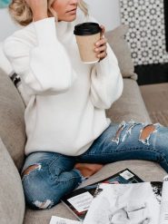 LA Angels Sweter w kolorze białym rozmiar: M. Białe swetry klasyczne damskie LA Angels, m, bez kołnierzyka. Za 152.99 zł.