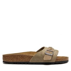 Klapki Birkenstock. Brązowe klapki damskie Birkenstock, bez wzorów, bez obcasa, bez zapięcia. Za 579.99 zł.