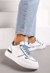 Białe Sneakersy na Platformie z Materiałowymi Wstawkami i Cyrkoniami Przy Sznurówkach Nylith. Białe obuwie sportowe damskie Born2be, z jeansu, bez zapięcia, trekkingowe. Za 79.99 zł.