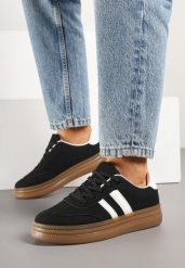 Czarne Sneakersy w Stylu Tenisówek z Perforacją i Ozdobnymi Paskami Jenarosea. Czarne obuwie sportowe damskie Born2be, z jeansu, bez zapięcia, tenisowe. Za 74.99 zł.