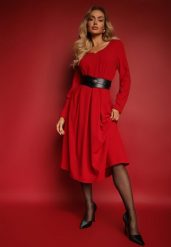 Czerwona Sukienka o Rozkloszowanym Kroju z Trójkątnym Dekoltem Temivara. Czerwone sukienki damskie Renee, bez wzorów, z jeansu, eleganckie, bez ramiączek. W wyprzedaży za 91.99 zł.
