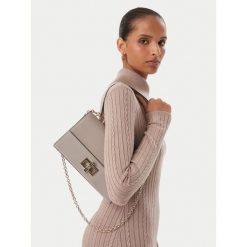 Torebka Furla. Szare torebki klasyczne damskie Furla, bez dodatków. Za 1,709.00 zł.