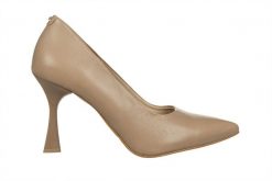 Czółenka Bayla-159 5054 022-P C Beż Lico 159198, Skóra naturalna - 37. Brązowe czółenka damskie Bayla, bez wzorów, ze skóry, bez obcasa, na obcasie. W wyprzedaży za 269.10 zł.