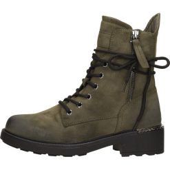 Zielone botki damskie zimowe Jezzi 4226. Zielone botki damskie Jezzi, na jesień, z jeansu, eleganckie, bez obcasa, bez zapięcia. Za 239.00 zł.