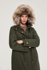 Kurtka parka z kapturem khaki. Brązowe parki damskie MOODO, s, z poliesteru, z kapturem. Za 359.99 zł.