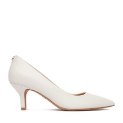 Czółenka Nine West. Białe czółenka damskie Nine West, bez wzorów, bez obcasa. Za 229.99 zł.