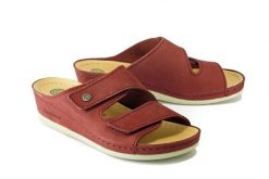DR. BRINKMANN 701049-41 bordeaux, klapki profilaktyczne damskie. Czerwone klapki damskie Dr. Brinkmann, bez wzorów, ze skóry, bez obcasa, bez zapięcia. Za 309.90 zł.