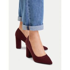Czółenka JENNY. Czerwone czółenka damskie Jenny, bez wzorów, bez obcasa. Za 139.99 zł.