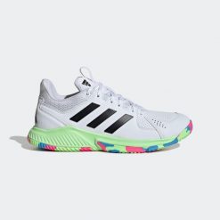 Buty do piłki ręcznej ADIDAS Court Flight. Białe obuwie sportowe casual damskie Adidas, z kauczuku, na fitness i siłownię. W wyprzedaży za 279.99 zł.