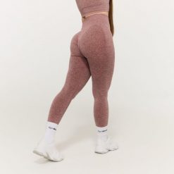 Legginsy damskie fitness bezszwowe z wysokim stanem malwowe FLO. Fioletowe legginsy damskie GYMBEAM, xl, bez wzorów, z elastanu. Za 110.90 zł.