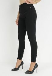 Czarne Jeansy Skinny z Postrzępioną Nogawką Chiteli. Czarne jeansy damskie Born2be, bez wzorów, z jeansu. Za 79.99 zł.