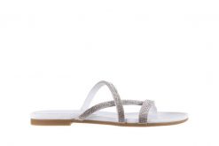 Japonki Bayla-112 0396-304 White, Biały, Skóra naturalna - 37. Białe klapki damskie Bayla, bez wzorów, ze skóry, bez obcasa, bez zapięcia. W wyprzedaży za 62.10 zł.