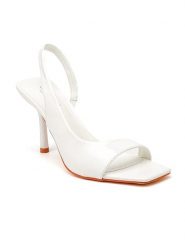 Sixth Sens Sandały w kolorze białym na szpilce rozmiar: 39. Białe sandały damskie Sixth Sens, bez wzorów, z otwartym noskiem, bez obcasa, na koturnie, bez zapięcia. Za 100.99 zł.
