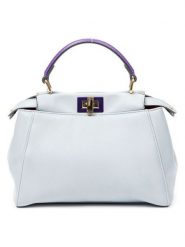 Fendi Skórzana torebka w kolorze błękitnym - 23 x 18 x 11 cm rozmiar: onesize. Niebieskie torebki klasyczne damskie Fendi, z materiału, przez ramię, bez dodatków. Za 7,190.99 zł.