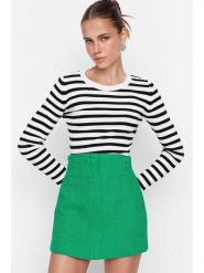 Trendyol Sweter w kolorze biało-czarnym rozmiar: XS. Czarne swetry klasyczne damskie Trendyol, xs, bez kołnierzyka. Za 52.99 zł.