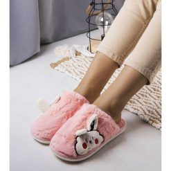 Różowe miękkie kapcie Half Bunny. Czerwone kapcie damskie . Za 73.43 zł.