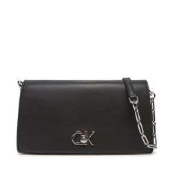 Torebka Calvin Klein. Czarne torebki wieczorowe damskie Calvin Klein, bez wzorów, bez dodatków. Za 319.99 zł.