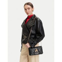 Torebka LOVE MOSCHINO. Czarne torebki wieczorowe damskie Love Moschino, bez wzorów, bez dodatków. Za 737.99 zł.