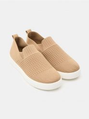 Trampki slip-on z dzianinową cholewką - beżowy. Brązowe trampki damskie Sinsay, bez wzorów, z dzianiny, bez zapięcia. Za 39.99 zł.
