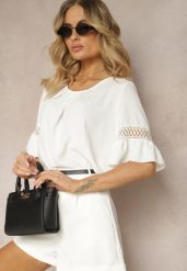 Biała Luźna Bluzka z Ażurową Wstawką na Rękawach Birian. Białe bluzki damskie Renee, w ażurowe wzory, z jeansu, eleganckie, bez kołnierzyka, bez ramiączek. Za 54.99 zł.