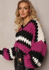 Fuksjowy Oversize Sweter z Trójkątnym Dekoltem z Ozdobnej Dzianiny Klinerda. Czerwone swetry klasyczne damskie Renee, na jesień, z dzianiny, bez kołnierzyka. Za 149.99 zł.