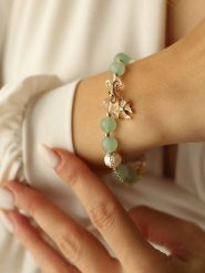 Pierres delicates Pozłacana bransoletka z cyrkoniami i perłami rozmiar: onesize. Białe bransoletki damskie Pierres delicates, pozłacane. Za 52.99 zł.